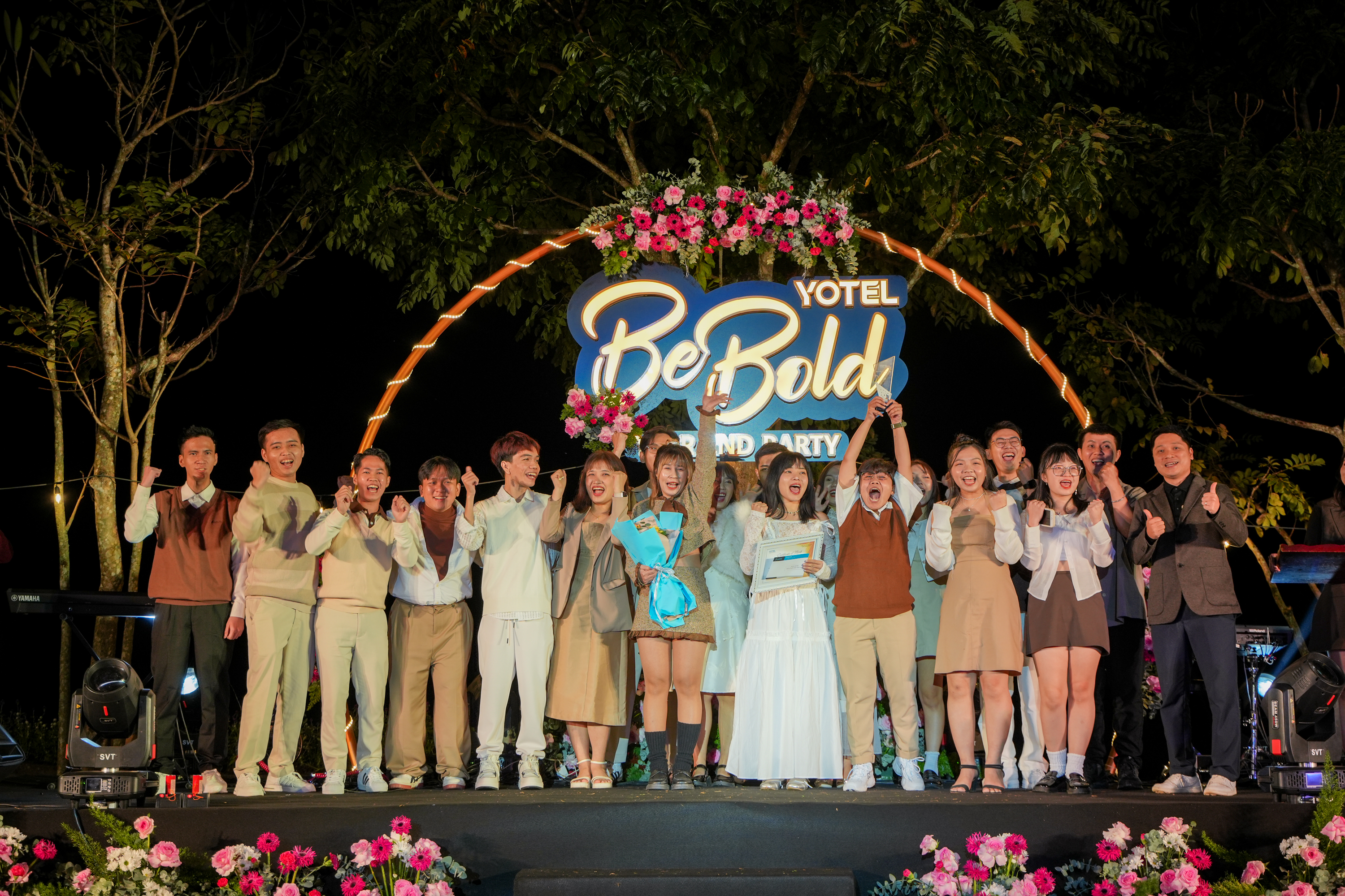 Tổng kết cuối năm <br> Công ty cổ phần Yotel <br>Số lượng: 100 người