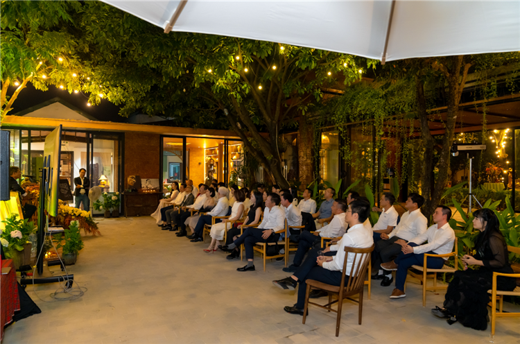 Kỷ niệm thành lập <br> CLB West 6536 <br> Số lượng: 50 người