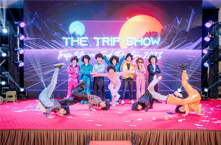 Tổng kết cuối năm <br> Công ty cổ phần đầu tư công nghệ Trip <br> Số lượng: 200 người