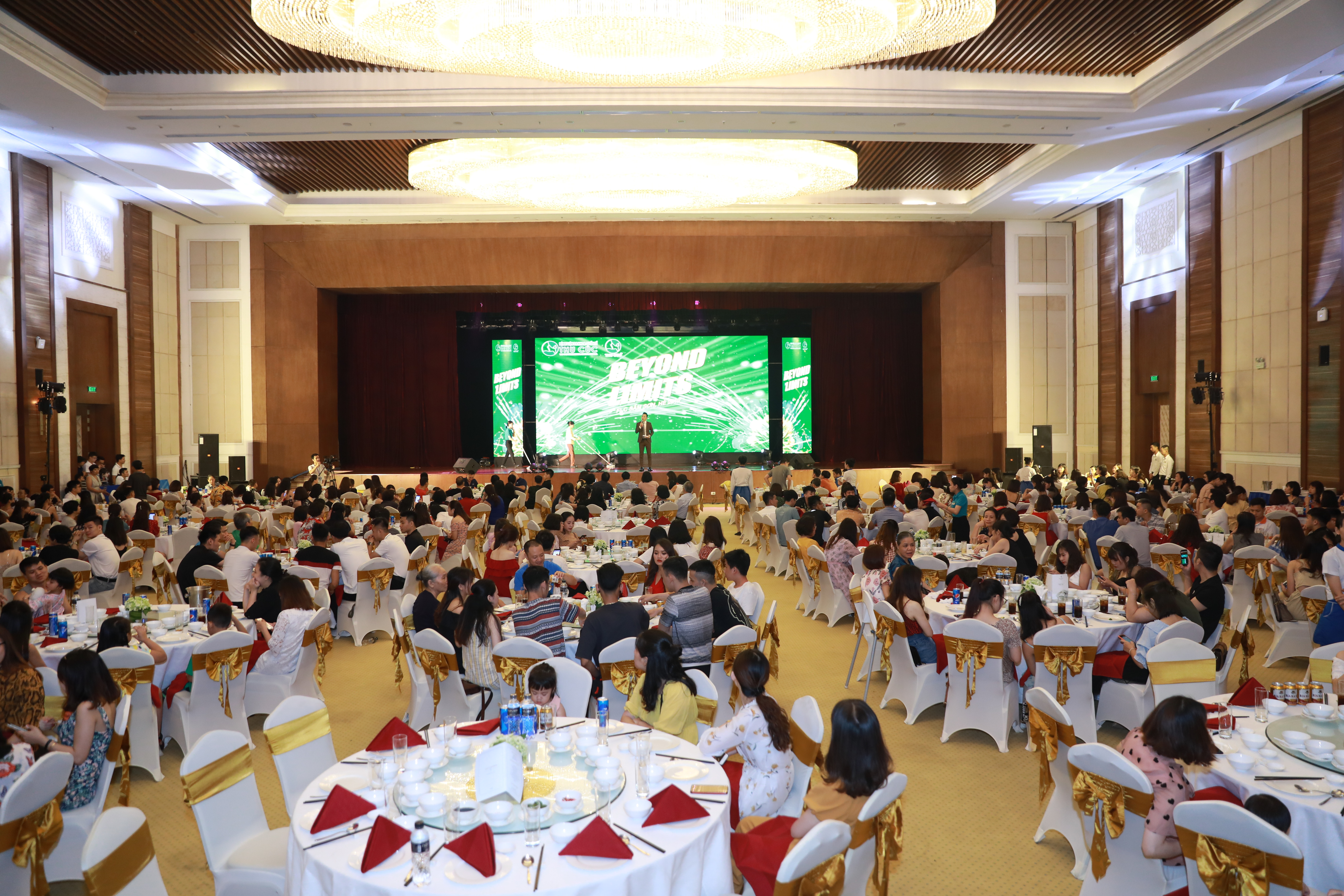 Khám phá Biển Sầm Sơn <br> Bệnh viện Thu Cúc <br> Số lượng: 400 người